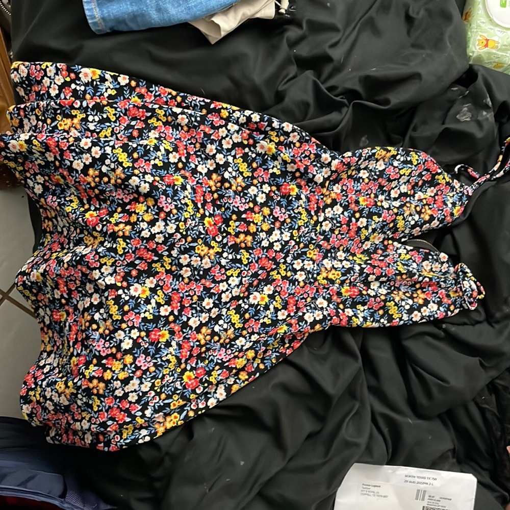 Dress with a zip up laced back